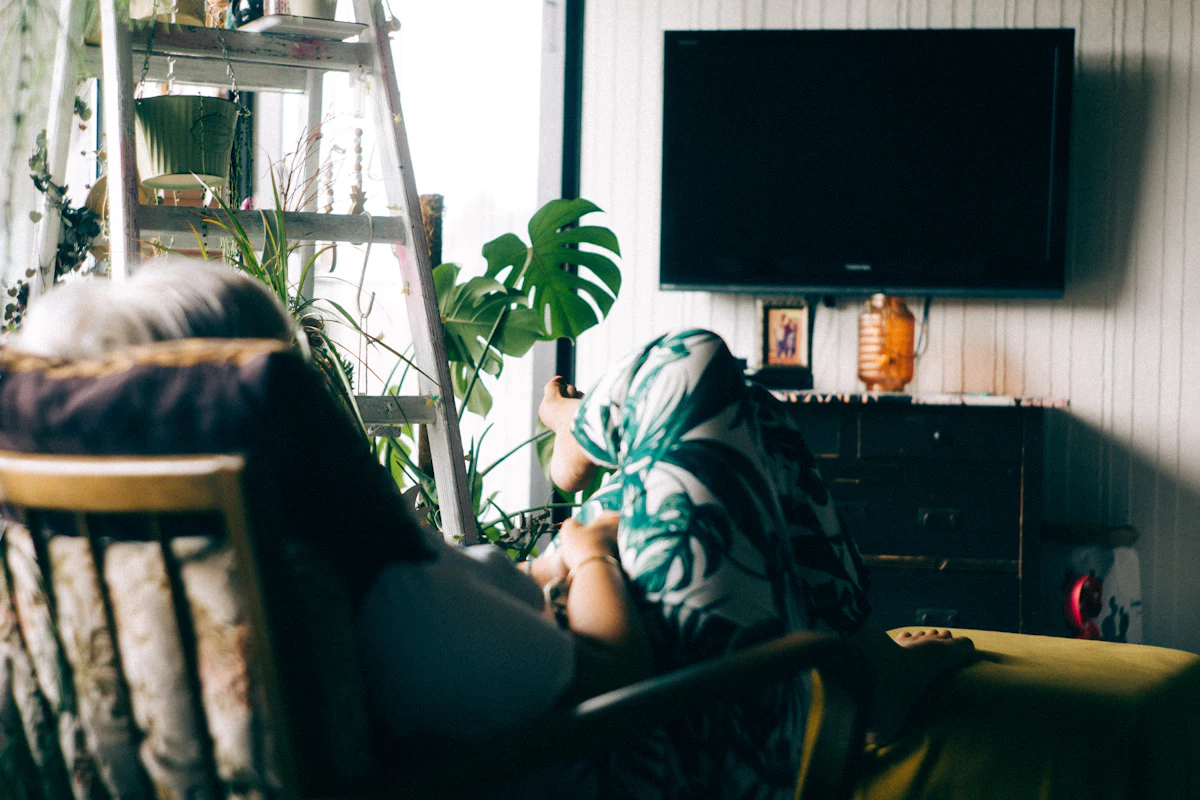 Televisie in de woonkamer met Kodi voor IPTV