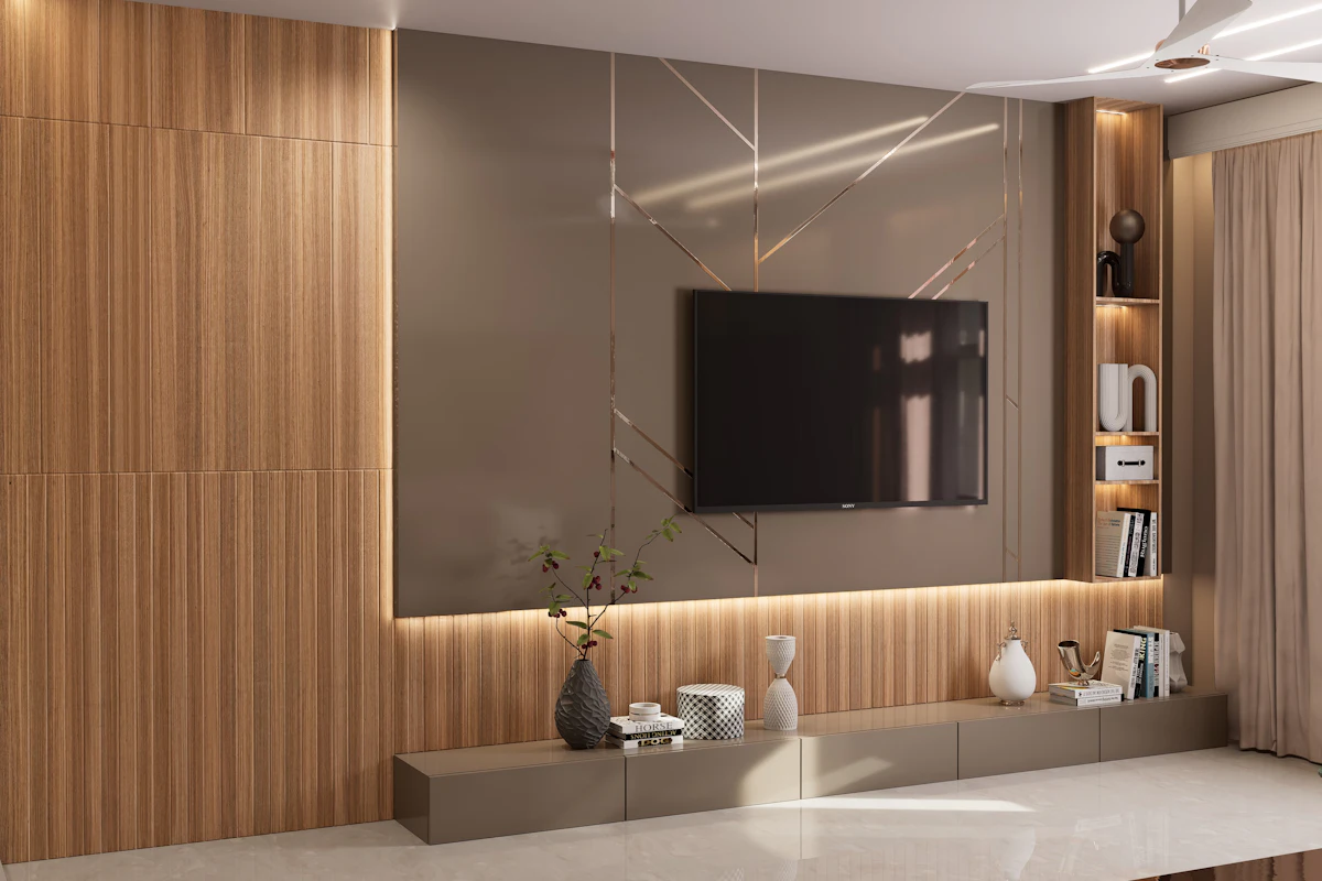 Smart IPTV app op een smart tv aan een houten wand